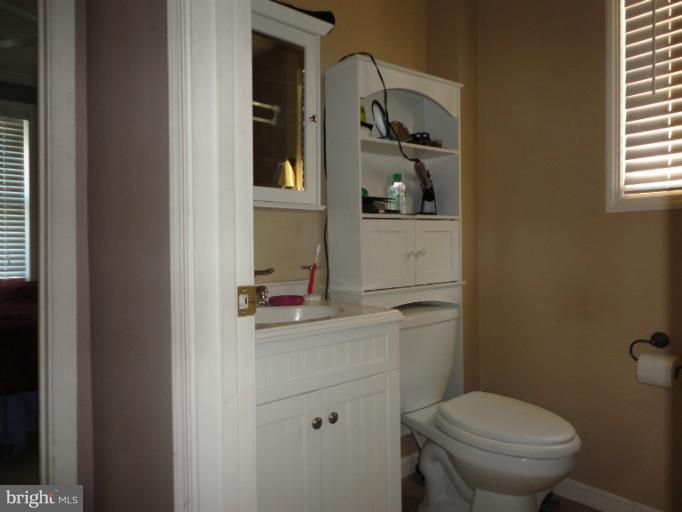 212 South George Street Ranson, WV 25438 - Photo 5 of 10 Bath
