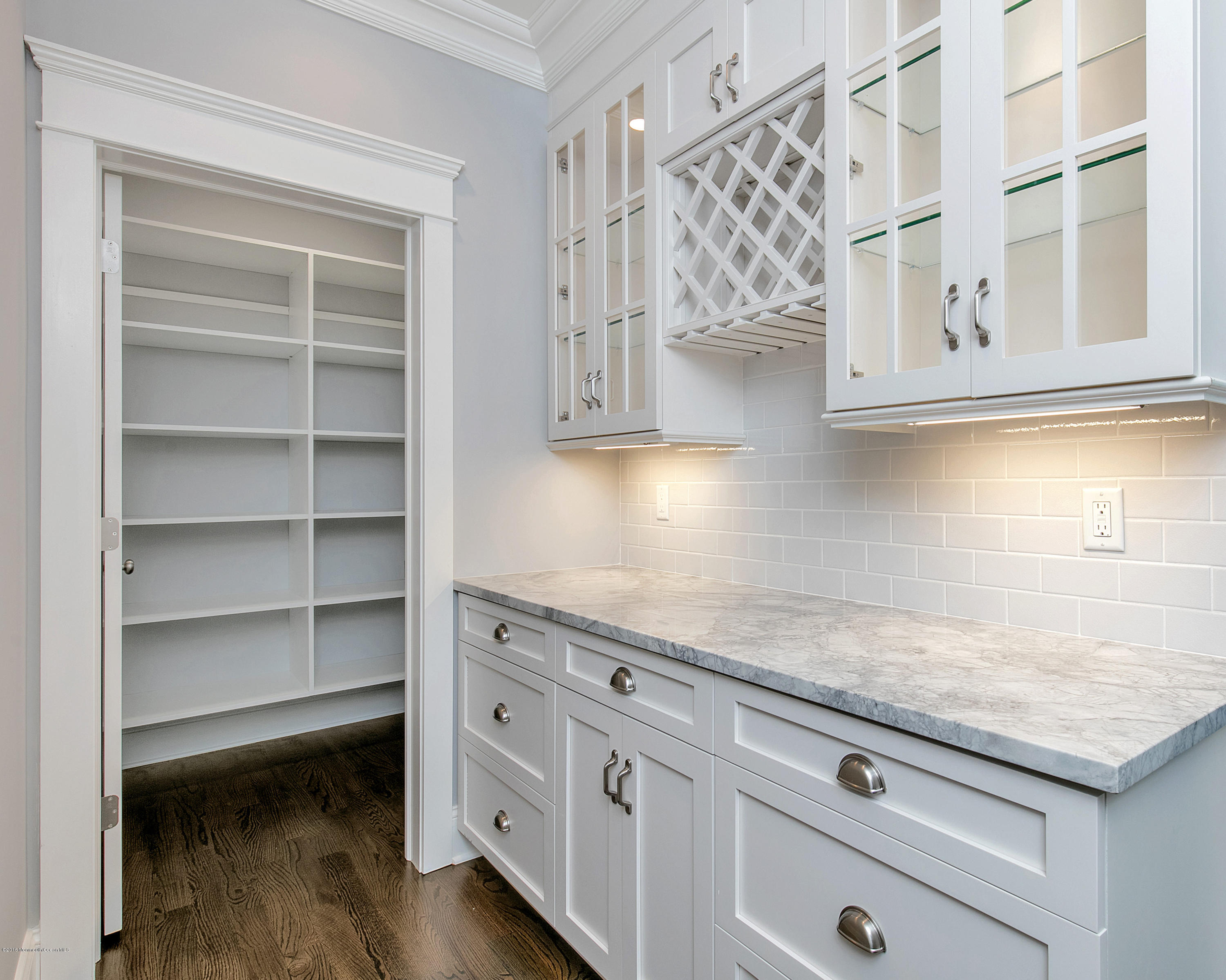 6 Clover Lane, Unit B Rumson, NJ 07760 - Photo 4 of 21 Kitchen & Pantry