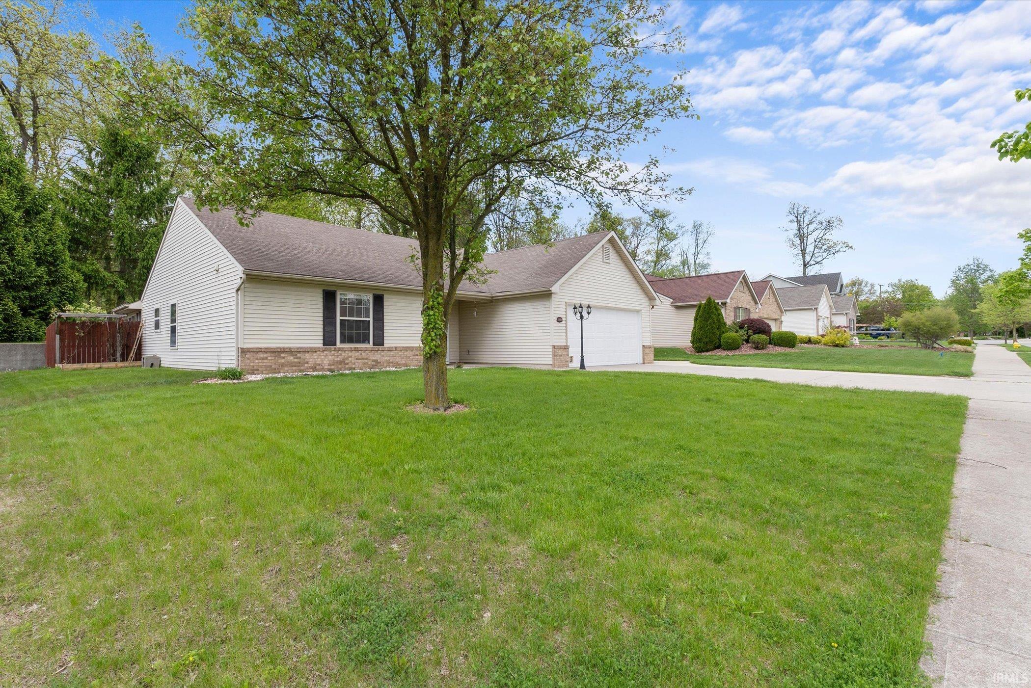 8809 Eventer Trail Fort Wayne, IN 46825 - Photo 2 of 32
