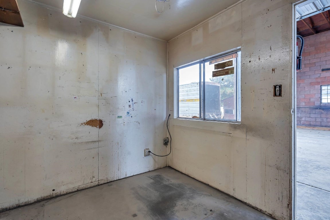 2821 Fairlane Road Yreka, CA 96097 - Photo 8 of 22 Gallery Image 8