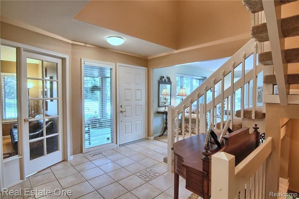 31135 Country Ridge Circle Farmington Hills, MI 48331 - Photo 4 of 37