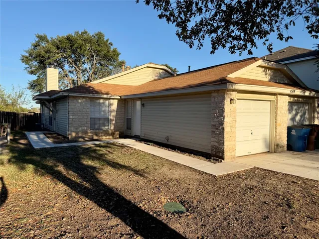 $1,350 | 1510 South Medina Street, Unit A, Lockhart, TX 78644