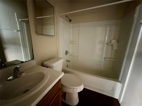 $1,250 | 1510 South Medina Street, Unit A, Lockhart, TX 78644