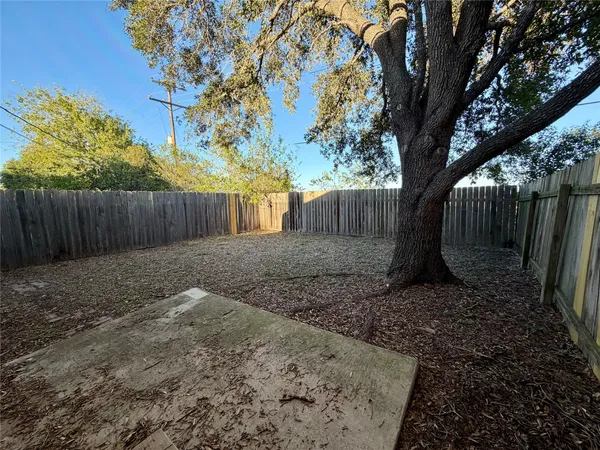 $1,250 | 1510 South Medina Street, Unit A, Lockhart, TX 78644