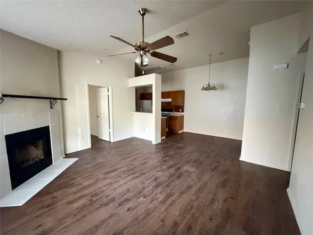 $1,350 | 1510 South Medina Street, Unit A, Lockhart, TX 78644