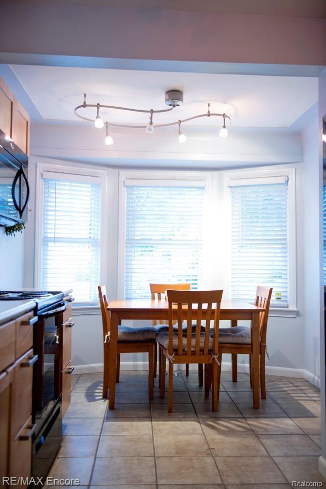 2186 Columbia Road Berkley, MI 48072 - Photo 8 of 25 Large bay window in dining area with updated lighting fixtures!