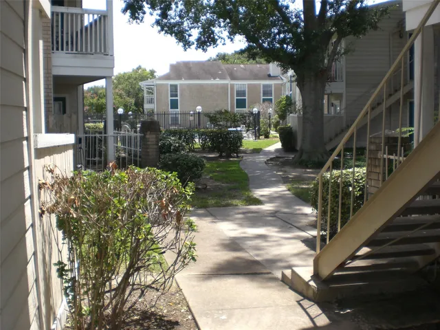 $1,000 | 12660 Ashford Point Drive, Unit 713, Houston, TX 77082