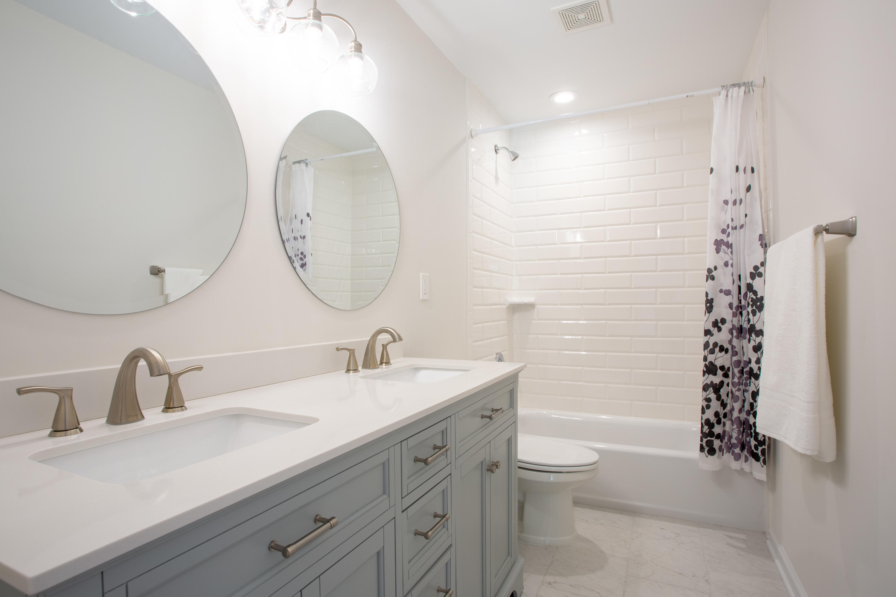 38 Rice Drive Charleston, SC 29407 - Photo 14 of 22 Hall bathroom