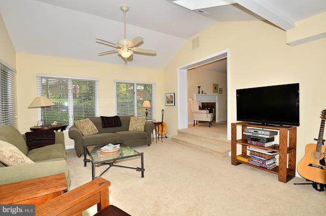 7200 Homestead Place Springfield, VA 22151 - Photo 2 of 25 Family Room