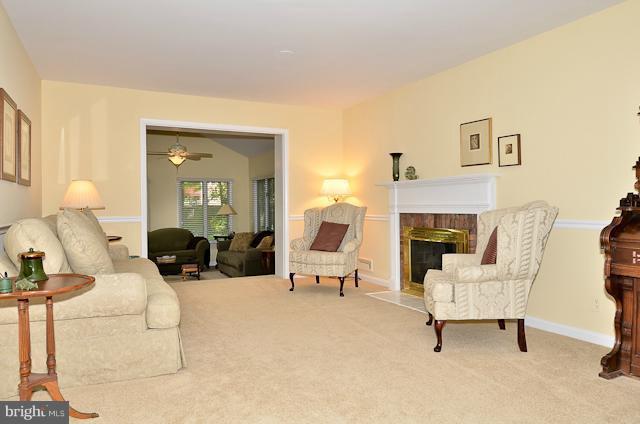 7200 Homestead Place Springfield, VA 22151 - Photo 12 of 25 Living Room