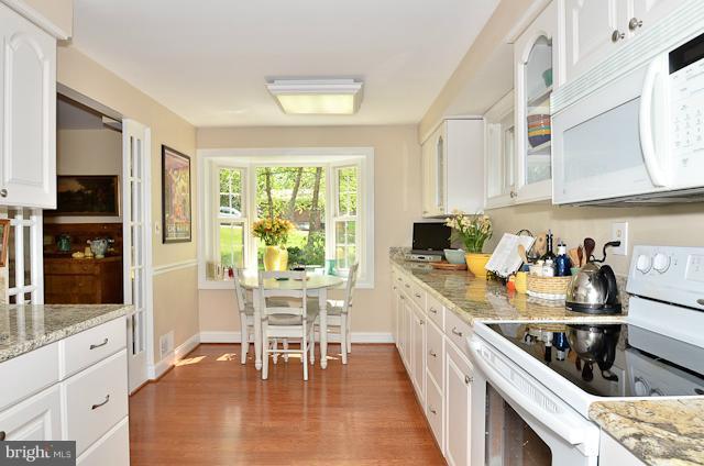 7200 Homestead Place Springfield, VA 22151 - Photo 22 of 25 Kitchen