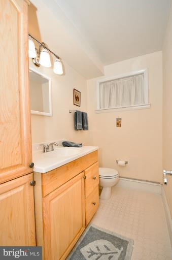 7200 Homestead Place Springfield, VA 22151 - Photo 4 of 25 Bath