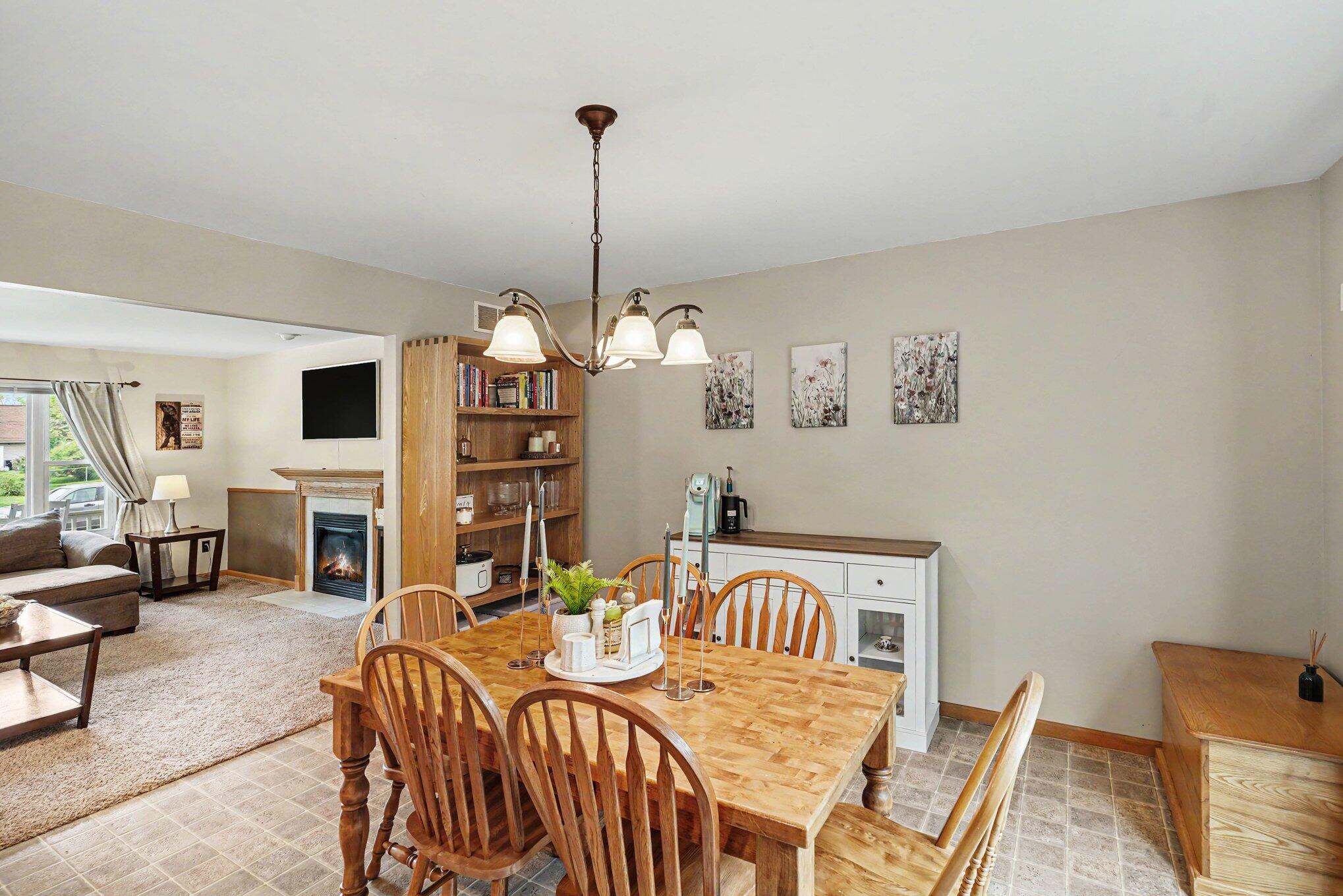 2422 Par Court Howell, MI 48843 - Photo 5 of 23 010_file_8306