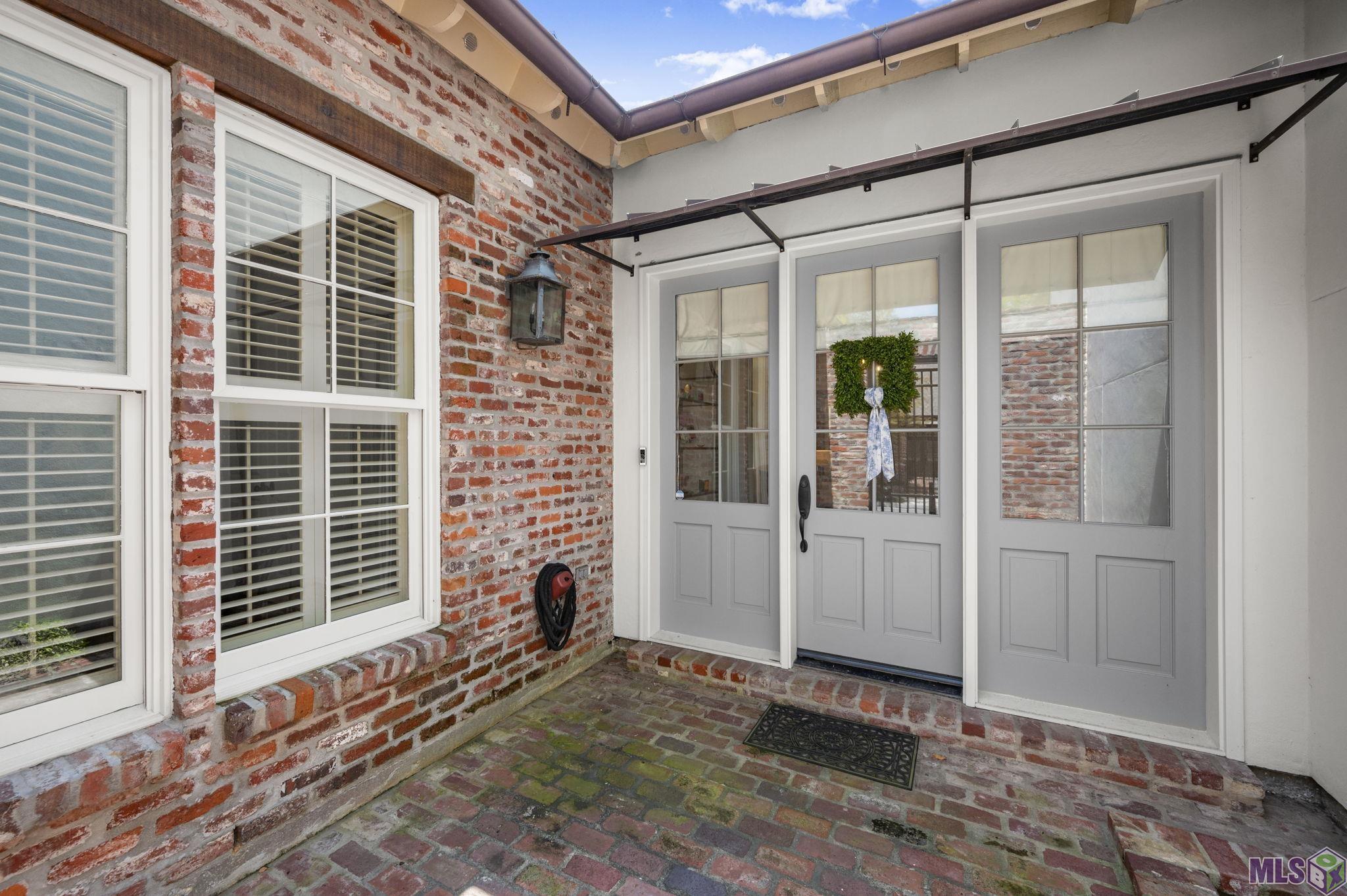 11534 Settlement Boulevard Baton Rouge, LA 70810 - Photo 17 of 19 Front Courtyard