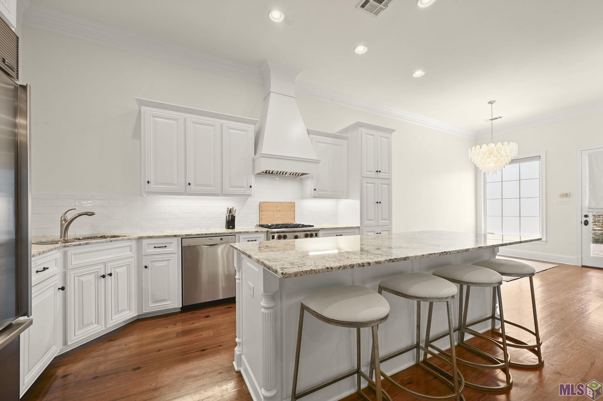 11534 Settlement Boulevard Baton Rouge, LA 70810 - Photo 7 of 19 Kitchen