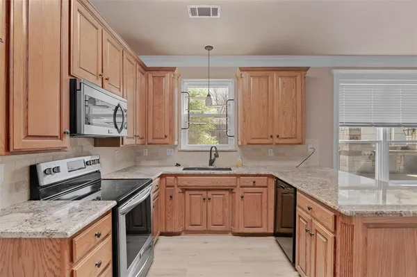 $455,000 | 500 Quail Cove Court, Hurst, TX 76054