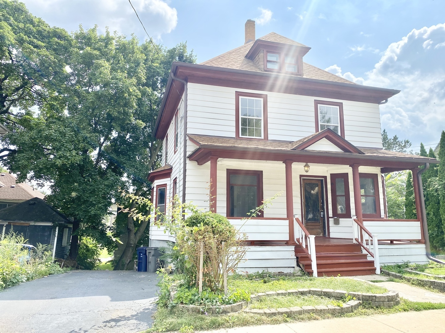 481 Division Street Elgin, IL 60120 - Photo 1 of 12