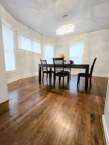 $2,200 | 481 Division Street, Elgin, IL 60120