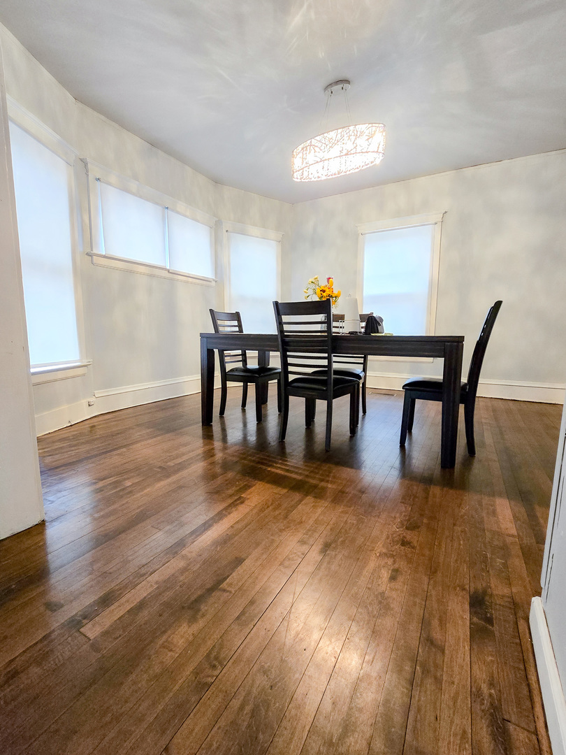 481 Division Street Elgin, IL 60120 - Photo 6 of 12