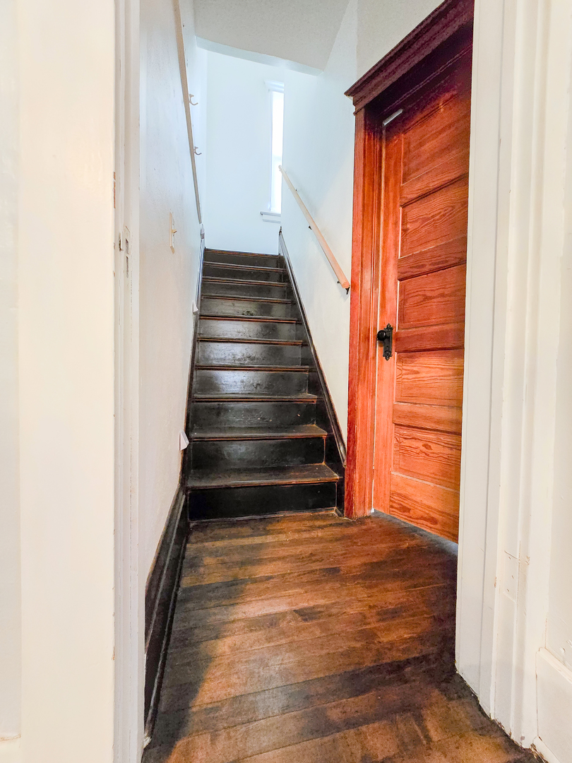 481 Division Street Elgin, IL 60120 - Photo 7 of 12