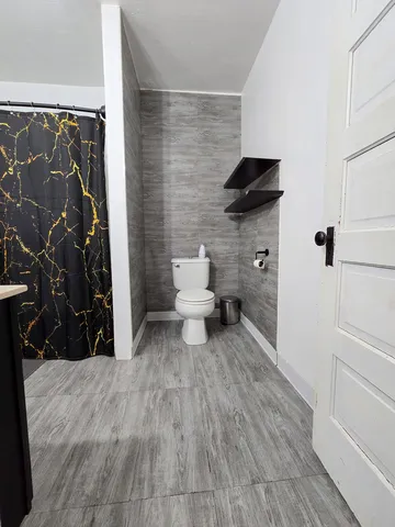 $2,200 | 481 Division Street, Elgin, IL 60120