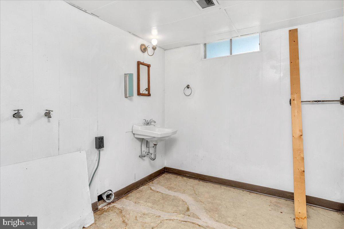 13806 Wolfsville Road Smithsburg, MD 21783 - Photo 21 of 35 a bathroom with a sink a toilet and shower