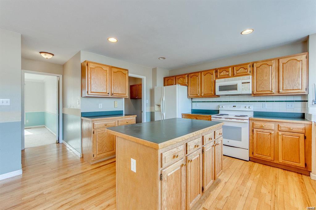 1762 Spring View Terrace Ballwin, MO 63021 - Photo 11 of 39