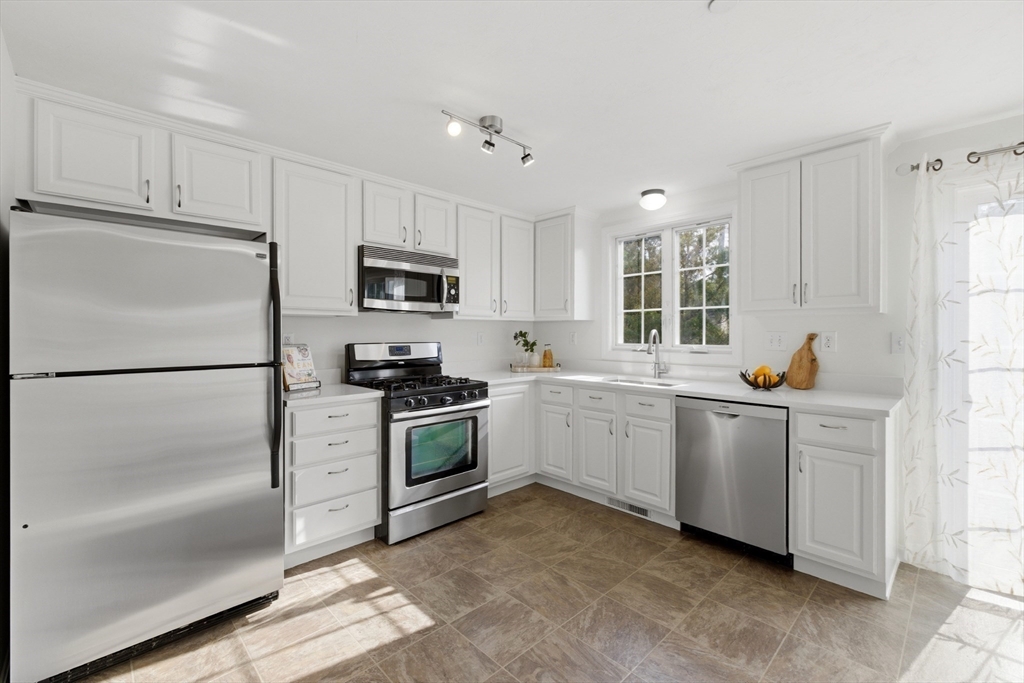 41 Boston Road, Unit 111 Billerica, MA 01862 - Photo 6 of 42