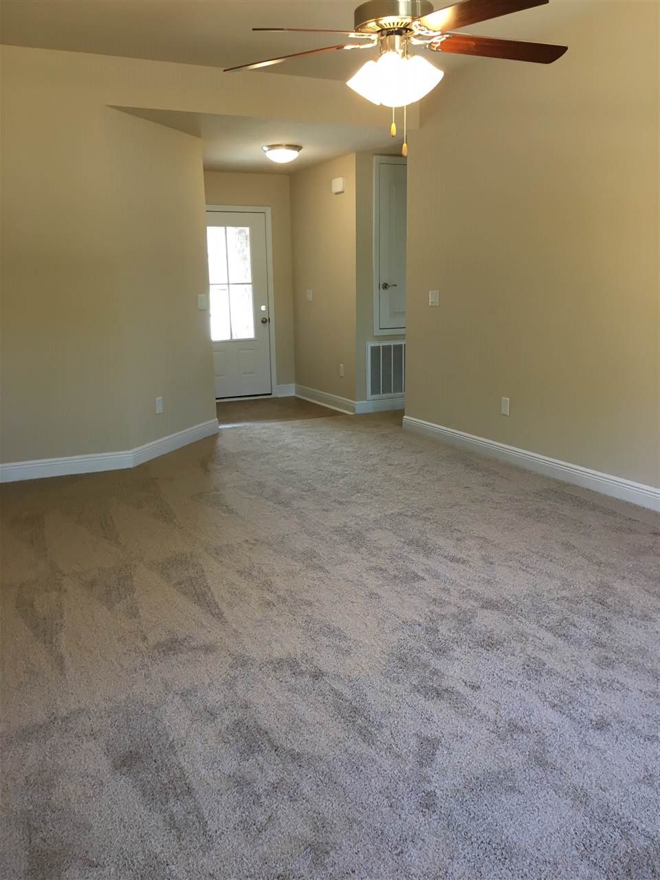 16985 Russet Court Foley, AL 36535 - Photo 3 of 14 Family Room