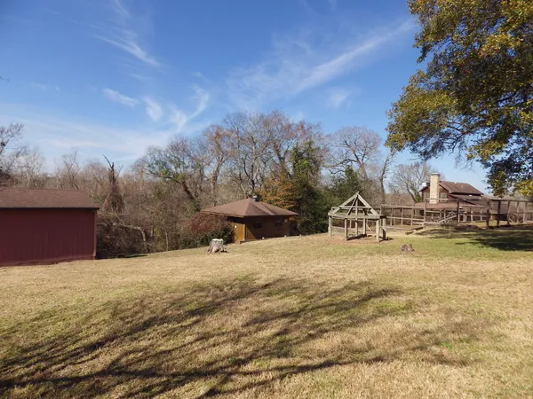 $199,900 | 17 South Lake Drive, Huntsville, TX 77320