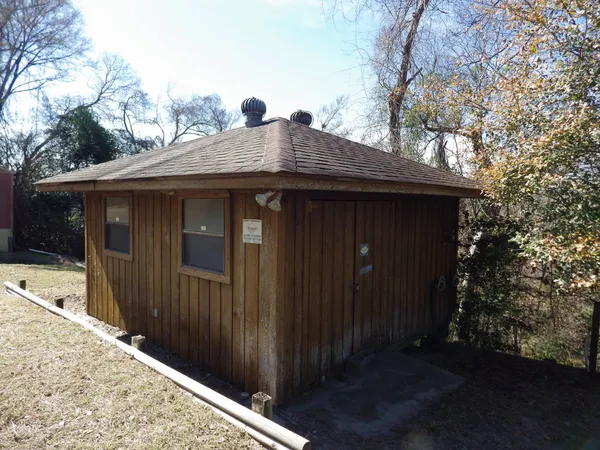 $199,900 | 17 South Lake Drive, Huntsville, TX 77320