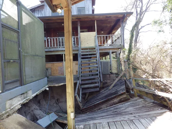 $199,900 | 17 South Lake Drive, Huntsville, TX 77320