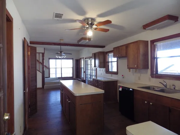 $199,900 | 17 South Lake Drive, Huntsville, TX 77320