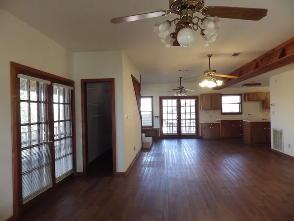 $199,900 | 17 South Lake Drive, Huntsville, TX 77320