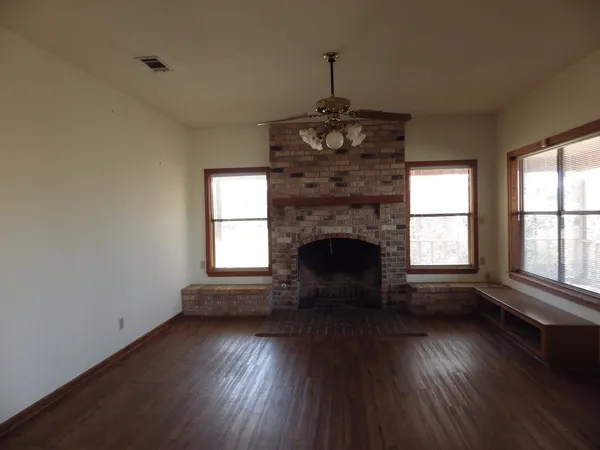 $199,900 | 17 South Lake Drive, Huntsville, TX 77320