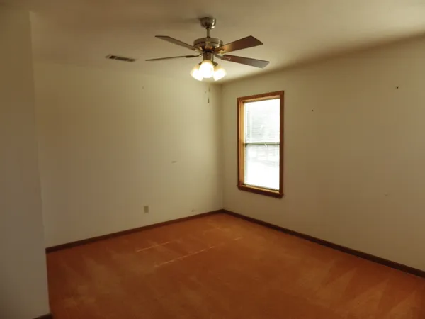 $199,900 | 17 South Lake Drive, Huntsville, TX 77320