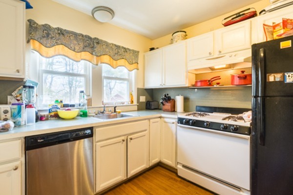 91 Fairhaven Road Mattapoisett, MA 02739 - Photo 8 of 23 Gallery Image 8