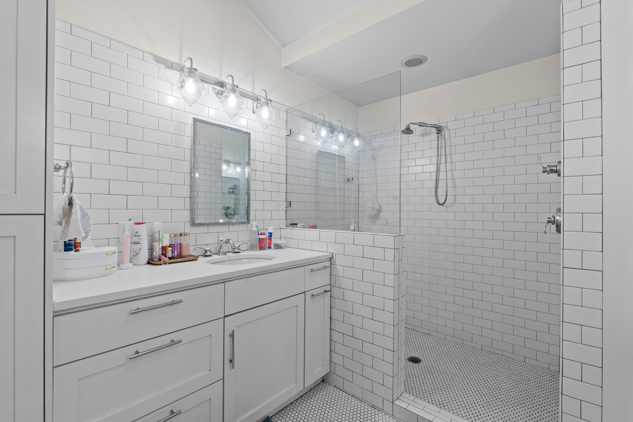 7501 Grover Avenue Austin, TX 78757 - Photo 16 of 39