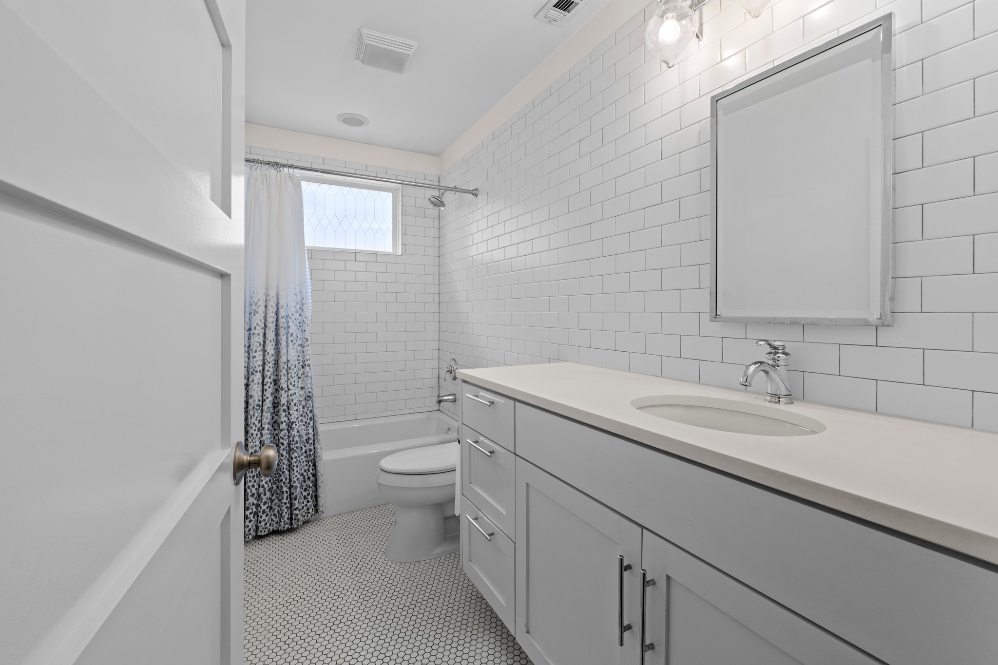 7501 Grover Avenue Austin, TX 78757 - Photo 21 of 39