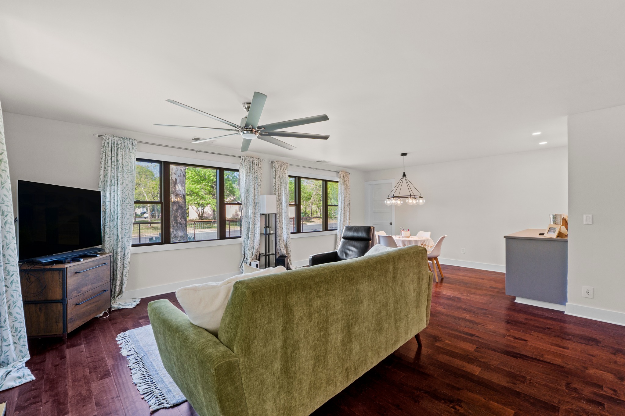 7501 Grover Avenue Austin, TX 78757 - Photo 8 of 39