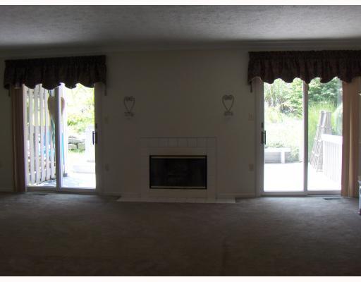 89 Unity Square Greensburg, PA 15601 - Photo 5 of 13 Den/Family/Great Room. GREAT ROOM