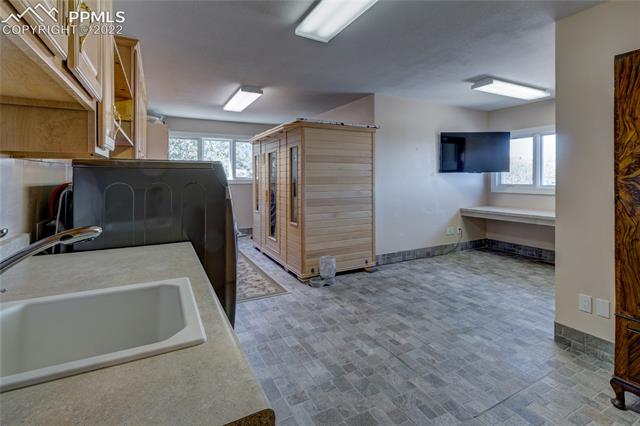 4275 Star Ranch Road Colorado Springs, CO 80906 - Photo 32 of 38 Laundry/craft room