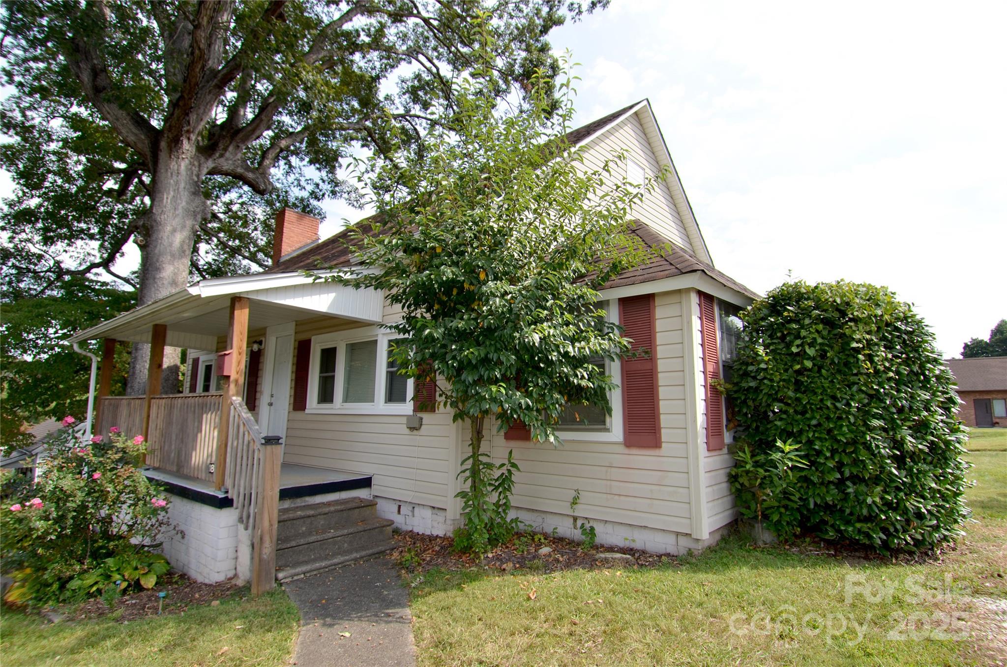 218 Church Street Marion, NC 28752 - Photo 2 of 20