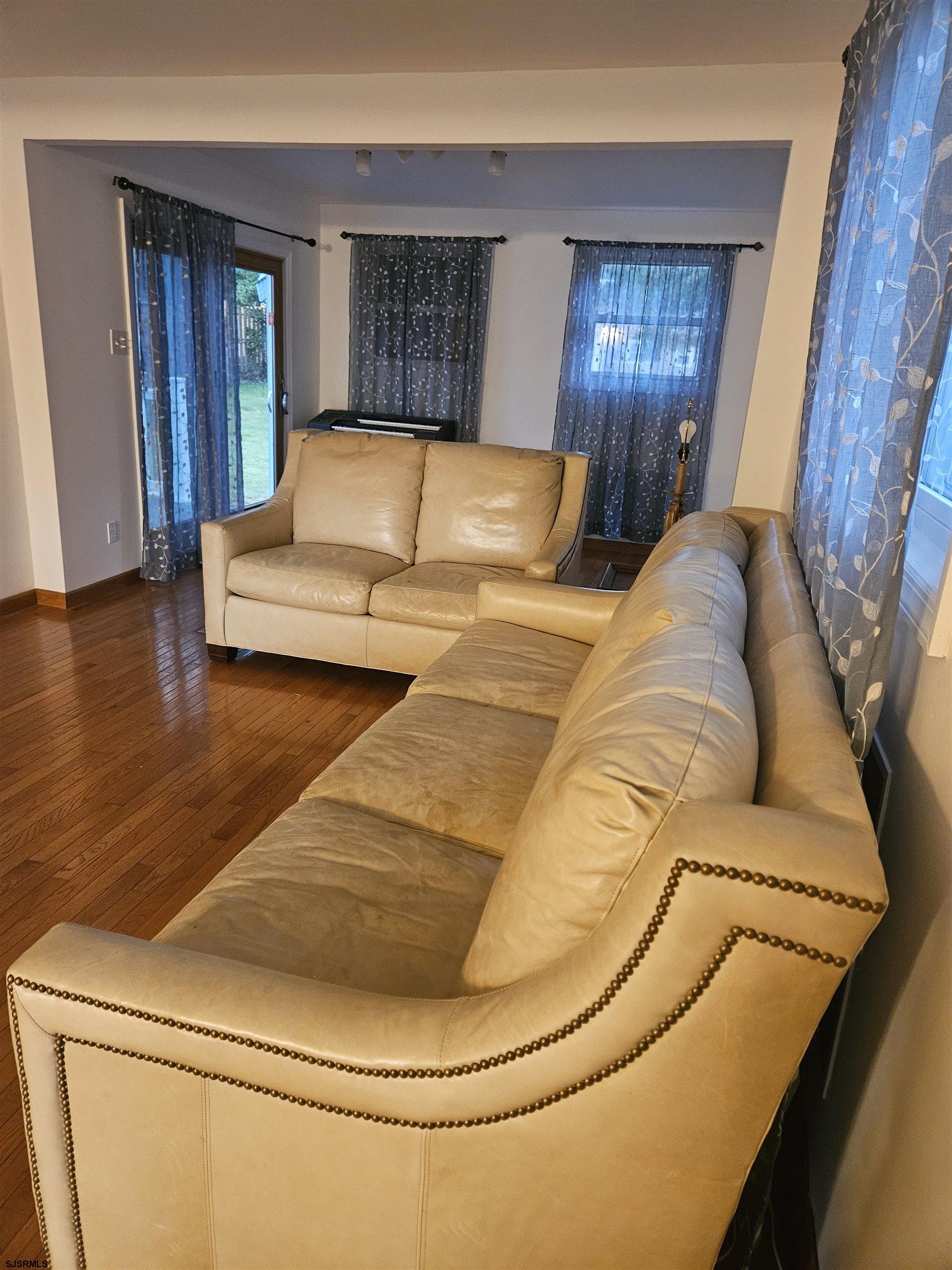 33 Mac Knight Drive Clementon, NJ 08021 - Photo 21 of 51 a living room with a couch