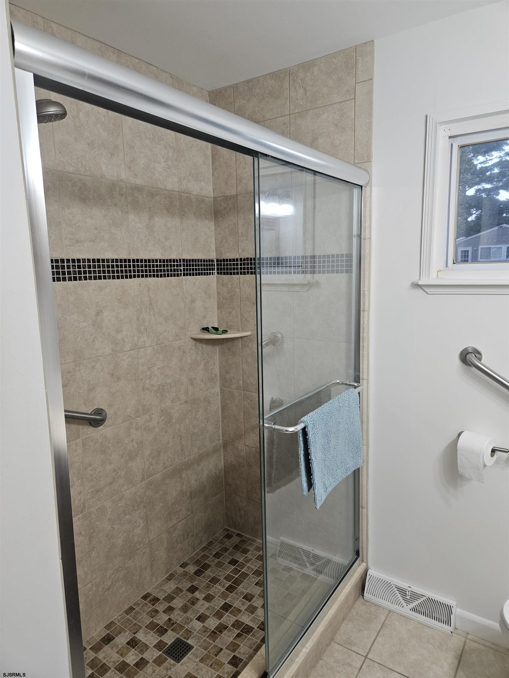 33 Mac Knight Drive Clementon, NJ 08021 - Photo 31 of 51 a bathroom with a shower