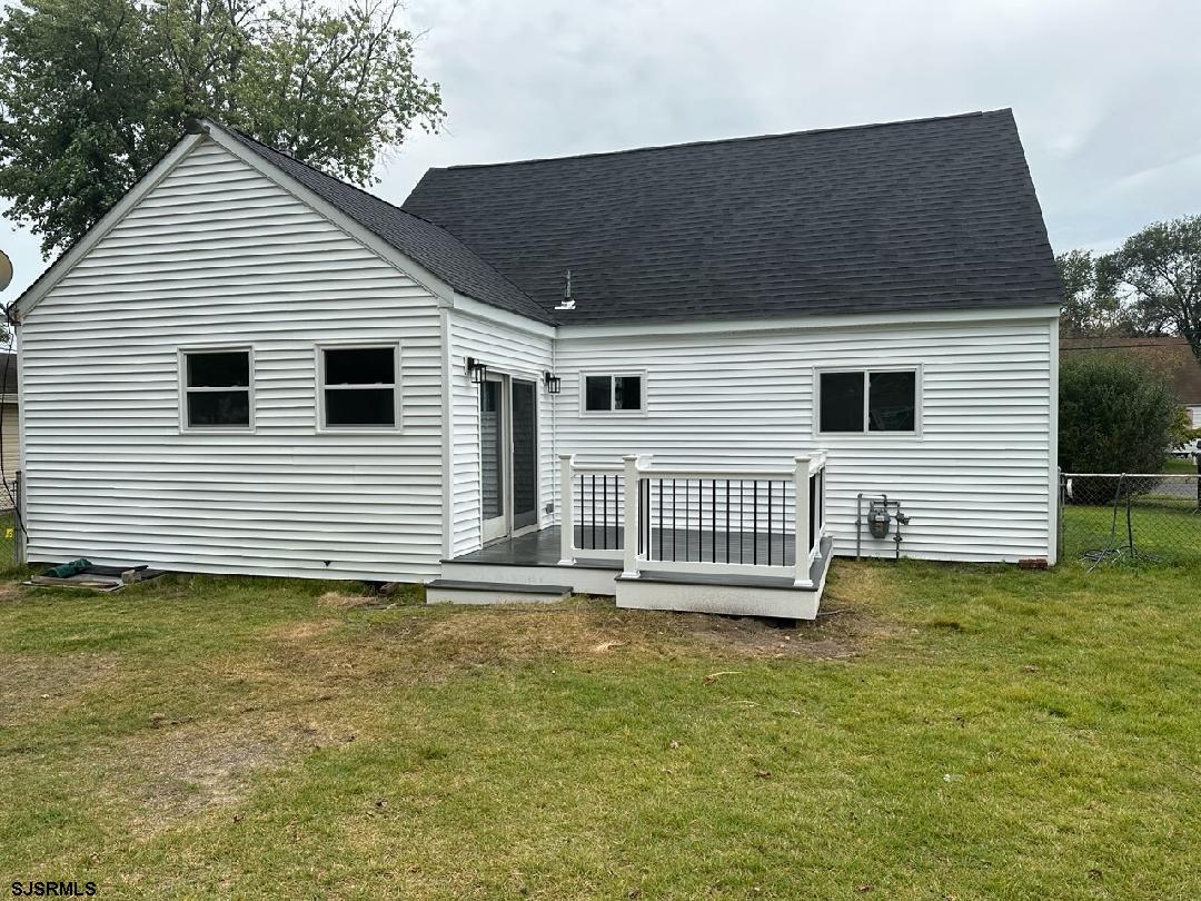 33 Mac Knight Drive Clementon, NJ 08021 - Photo 5 of 51 a backyard of a house