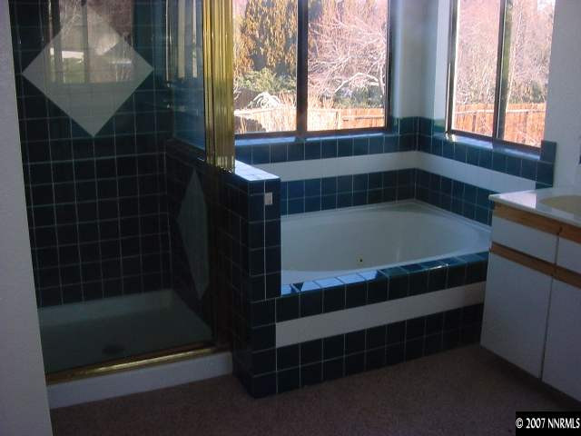 583 Citadel Road Reno, NV 89503 - Photo 2 of 7 a bathroom with a bathtub