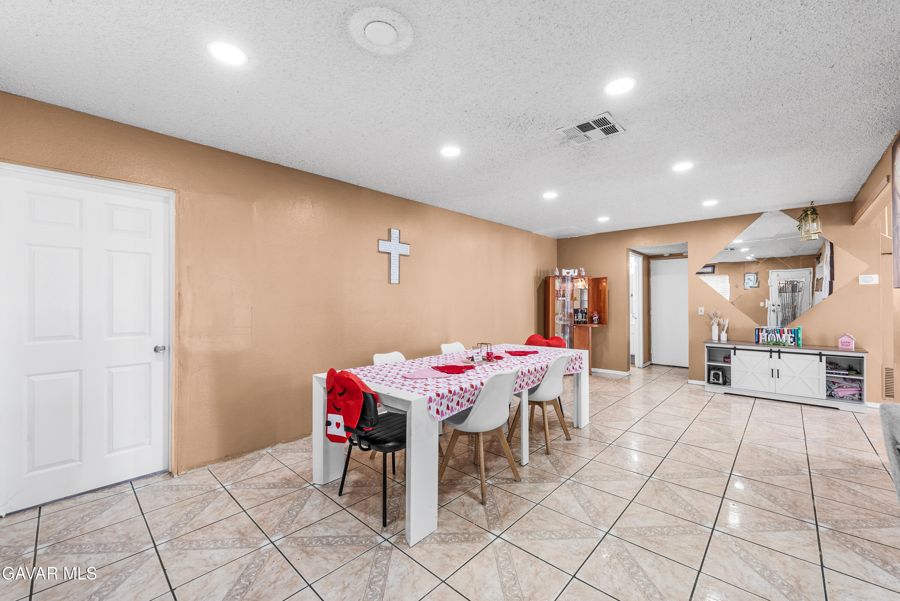 43903 11th Street East Lancaster, CA 93535 - Photo 19 of 45 a room with furniture and window