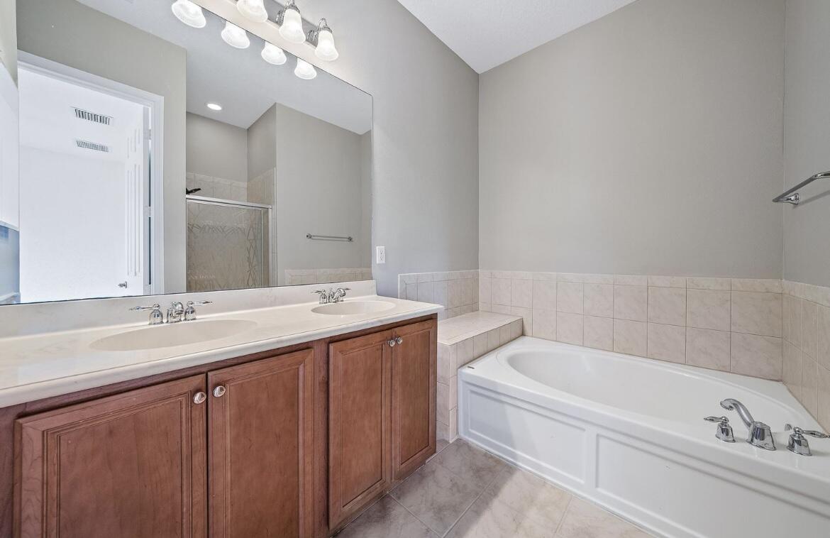 555 Dakota Drive Jupiter, FL 33458 - Photo 11 of 20 A9FCADF4-AC4E-4D1C-A4D5-1A7E5472B632_1_2