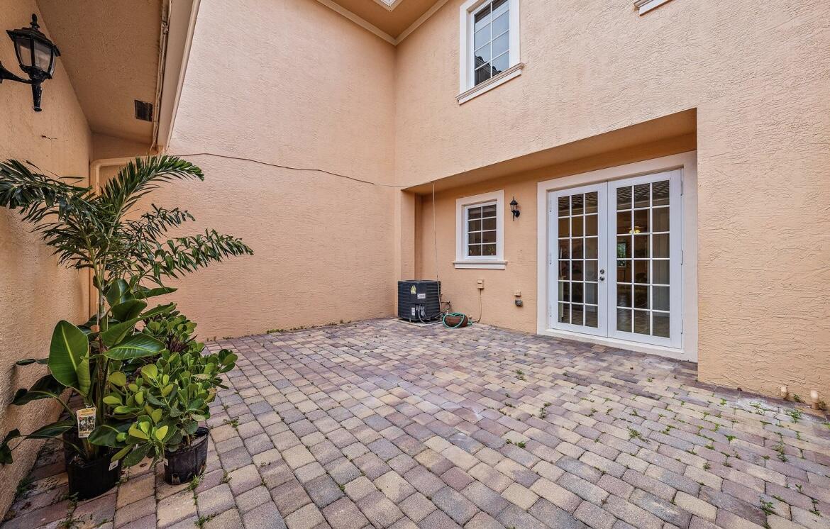 555 Dakota Drive Jupiter, FL 33458 - Photo 2 of 20 6A90040A-3306-400E-91FE-89C8843EF43C_1_2